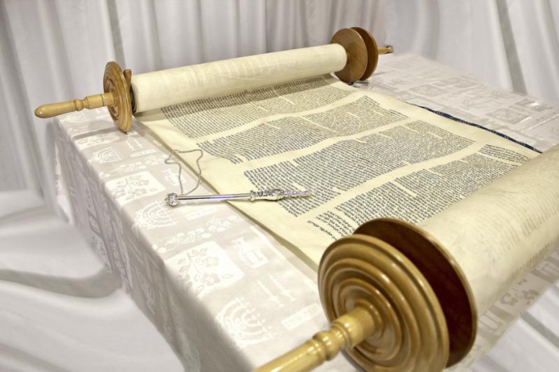 torah.jpg