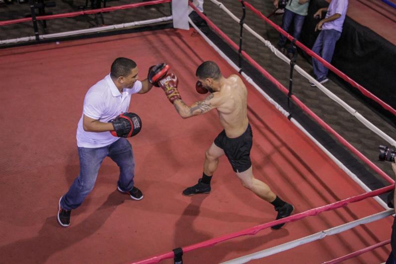 “JUANMA LOPEZ OPEN WORKOUT- Pictures & Video - Juan Manuel López-Wilfredo Vázquez, Jr. PPV 39 e3b70ea9 38d5 4144 a145 61bf0a6fe42a