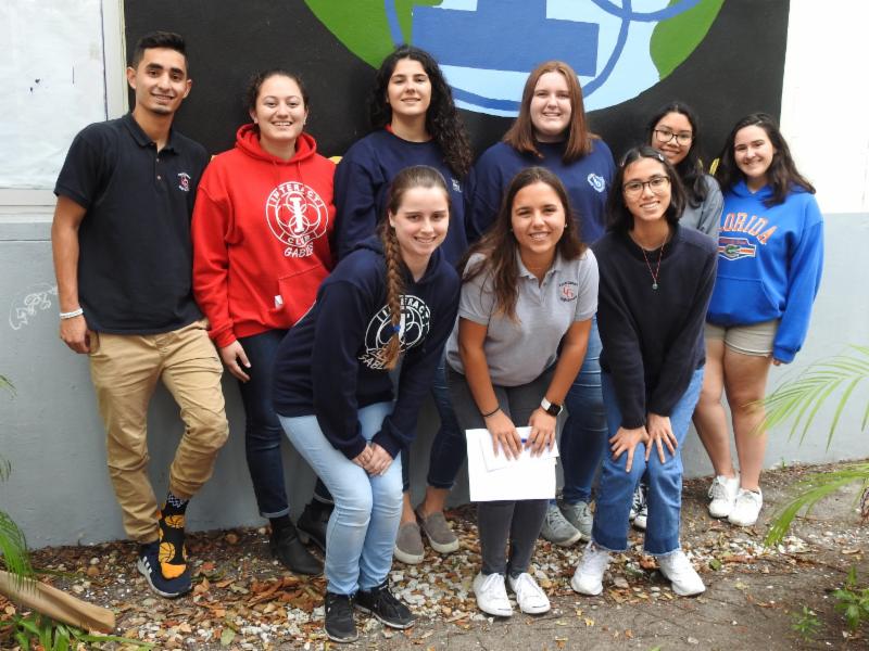 Becados por Club Rotario