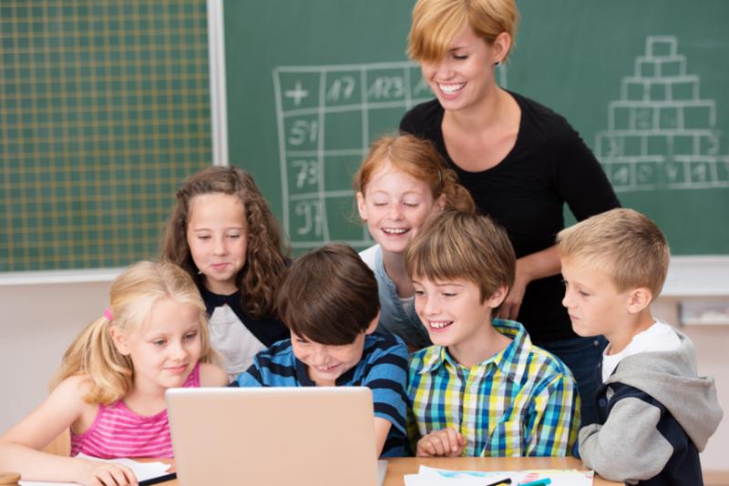 group_kids_computer.jpg