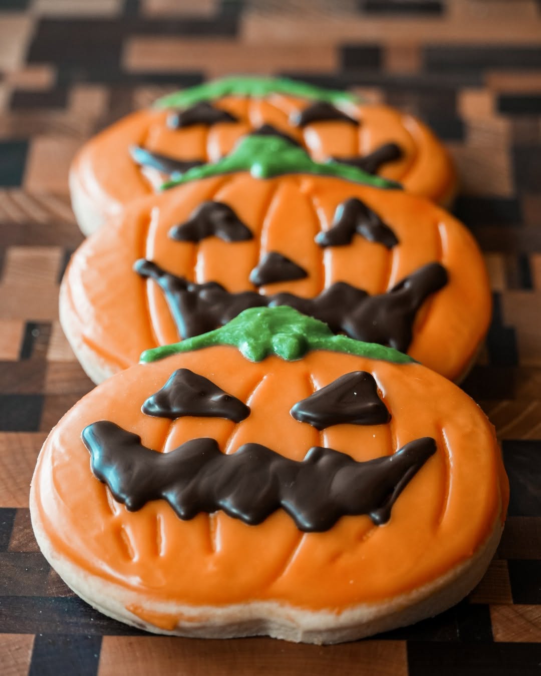 Jack-o'-lantern cookies