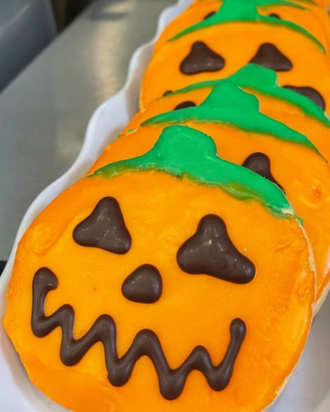 Jack-o'-lantern cookies