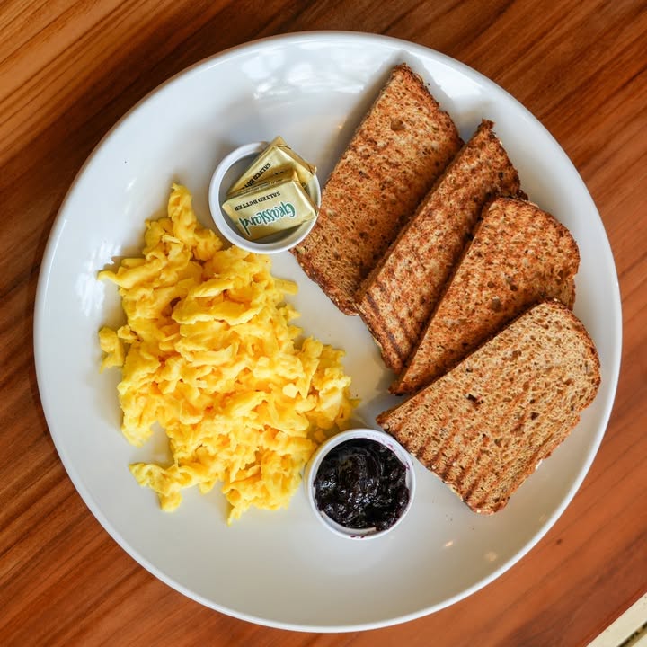 Glaum eggs & toast