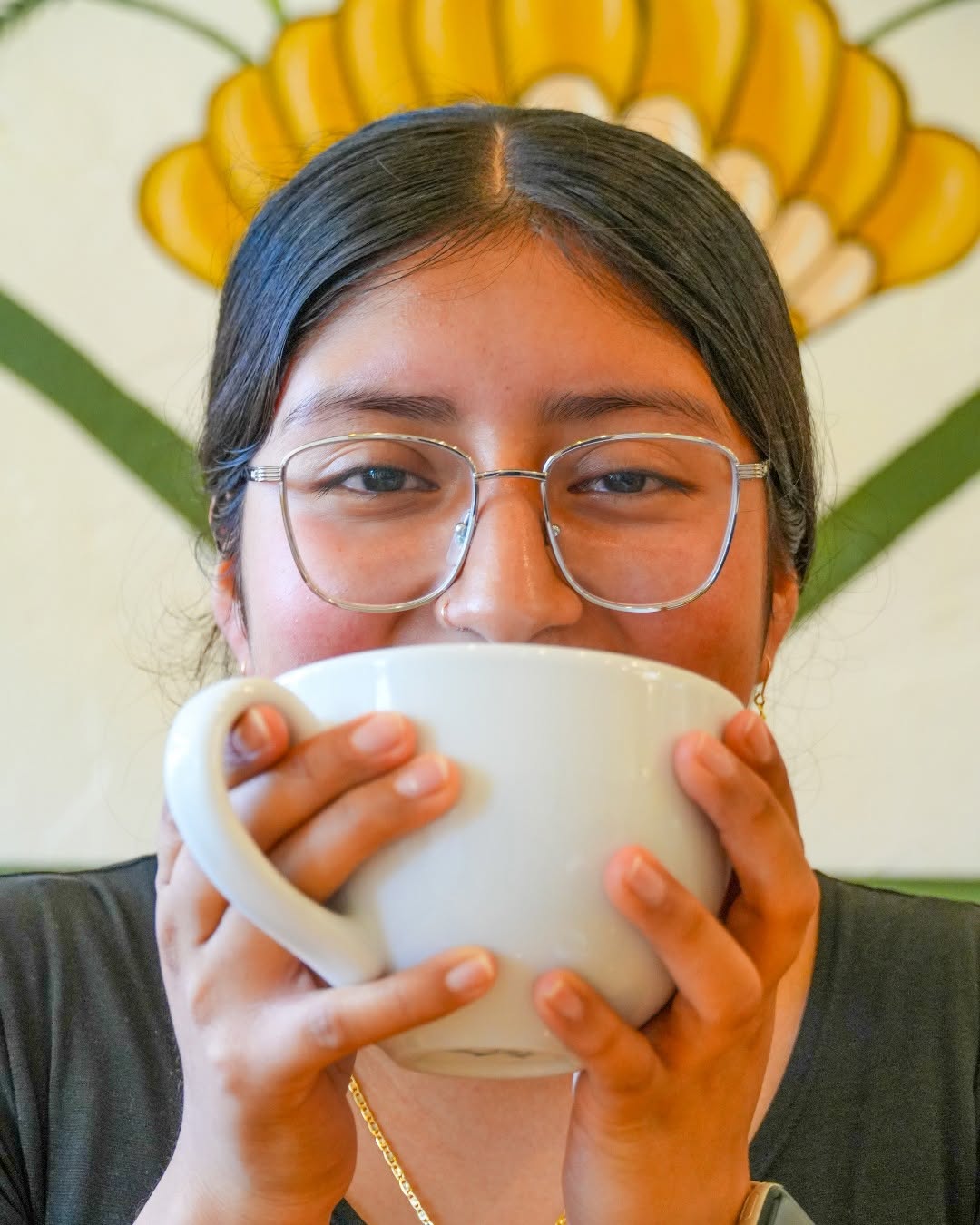 Guest with a coffee at the café