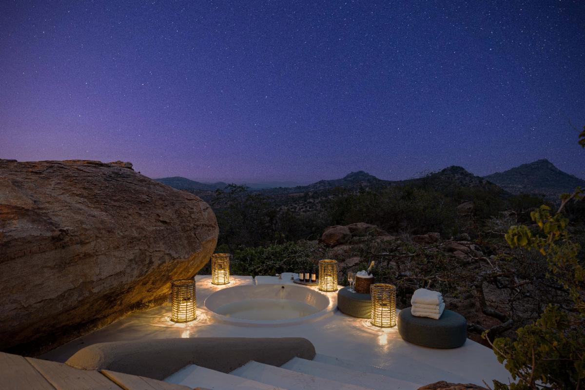 Carissa's spectacular outdoor bathtub