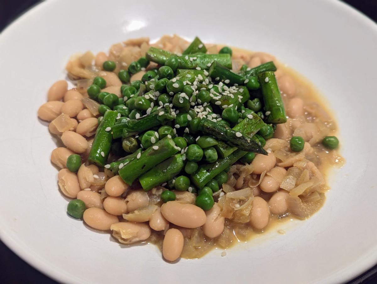 Creamy white beans asparagus