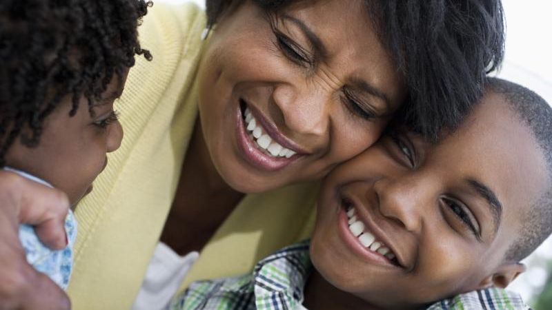 mom_kids_hug.jpg
