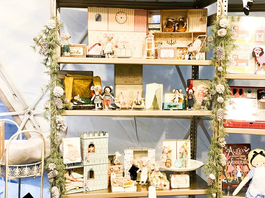 Holiday Pop-Up Shops