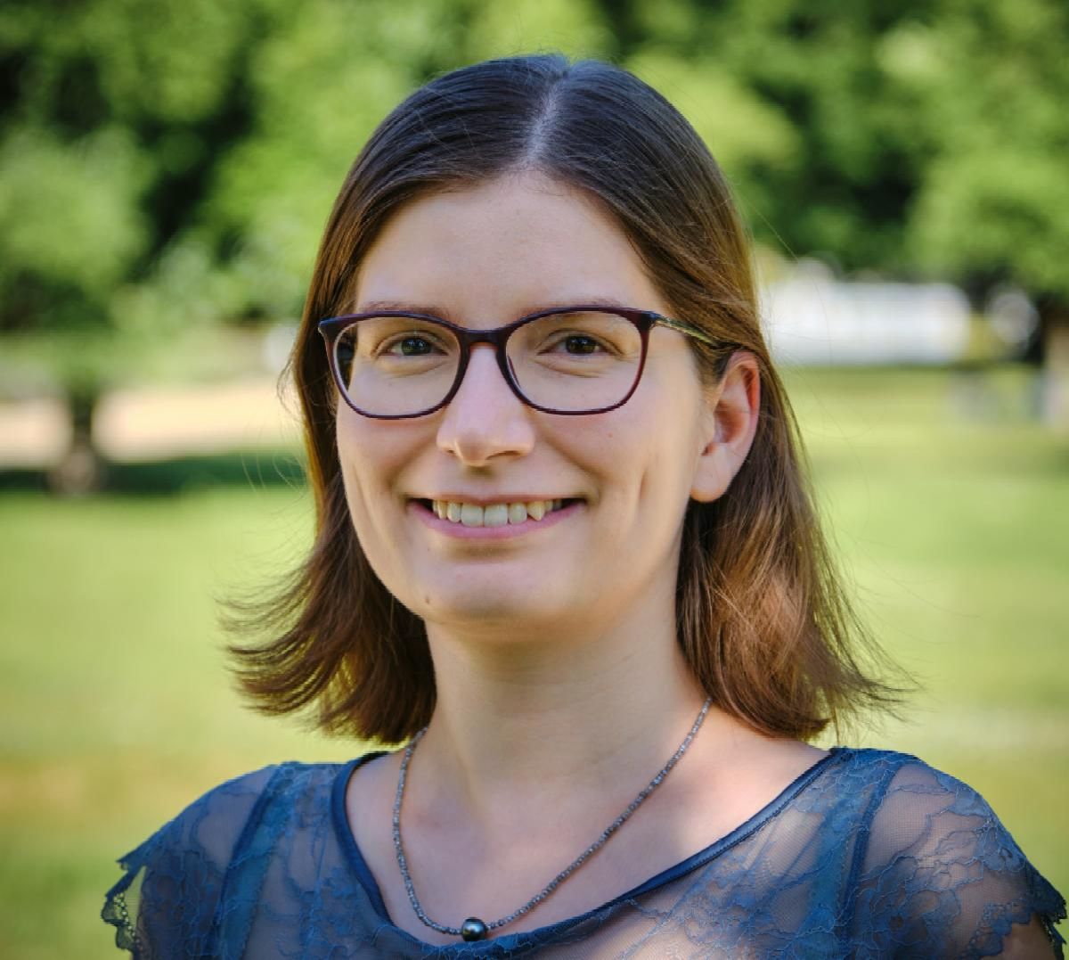 Helene Ashmann headshot.jpg