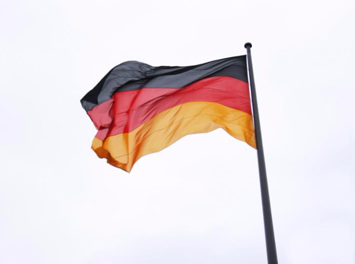 german_flag_in_wind.jpg