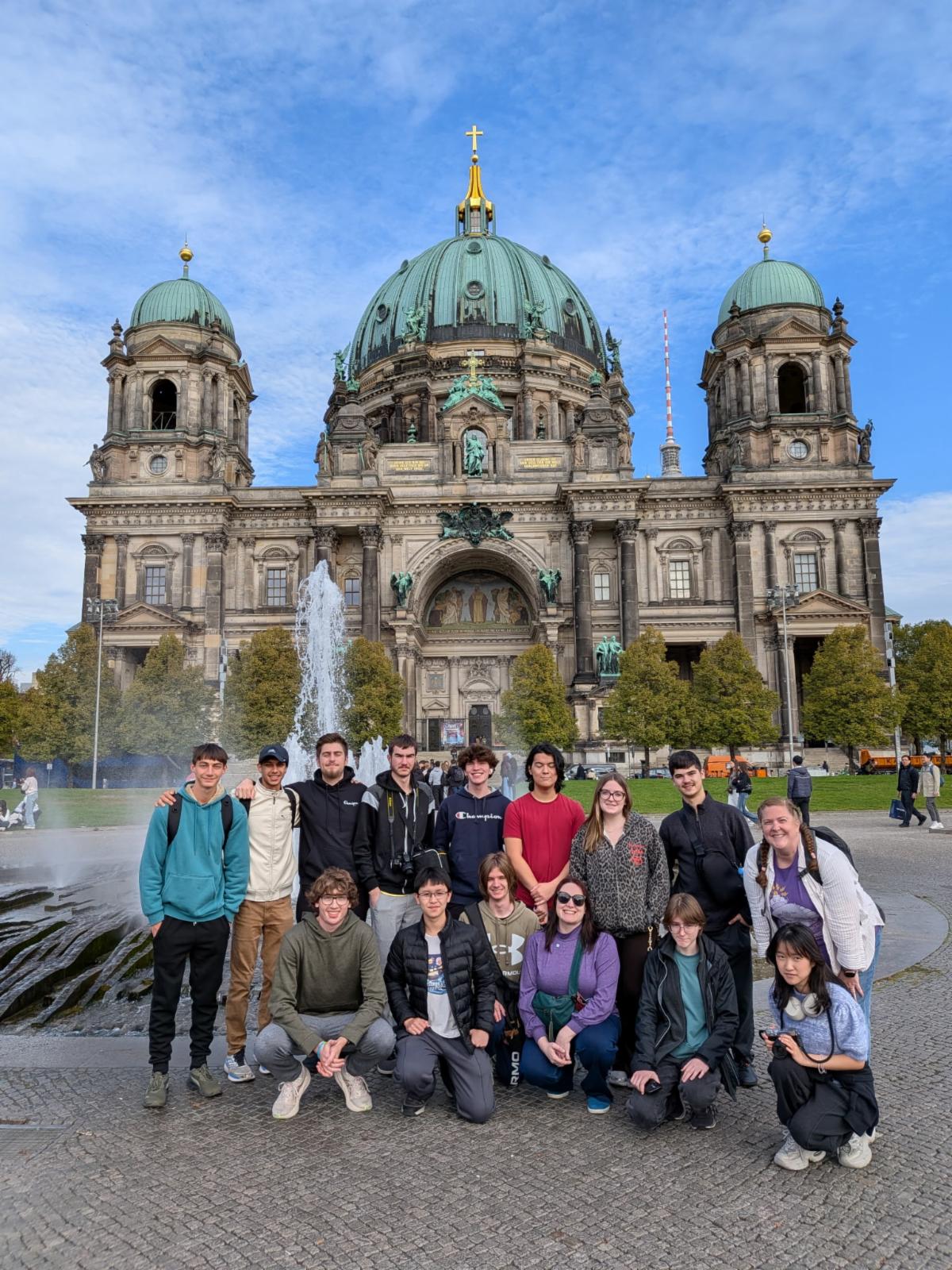 Students pose in front of a castle in Germany