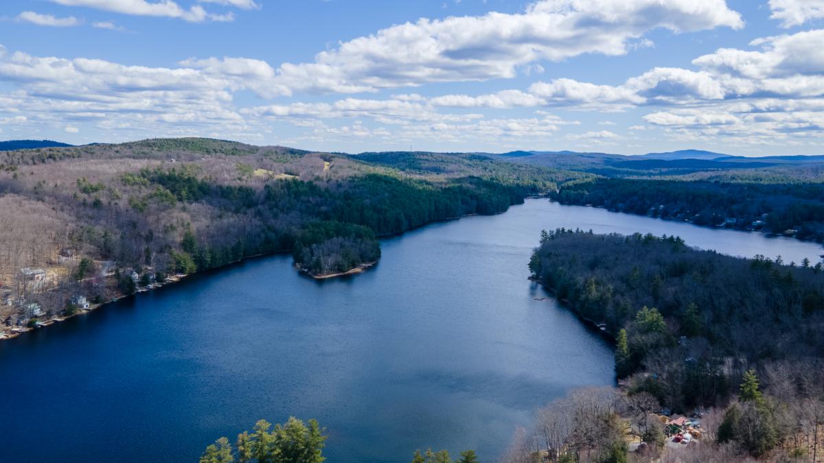 WATERFRONT LIVING AT HORACE LAKE
