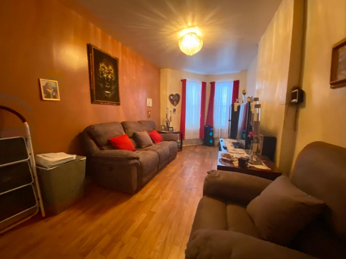 **INVESTMENT EDITION 3,4,8 Units and mixed use buildings for sale