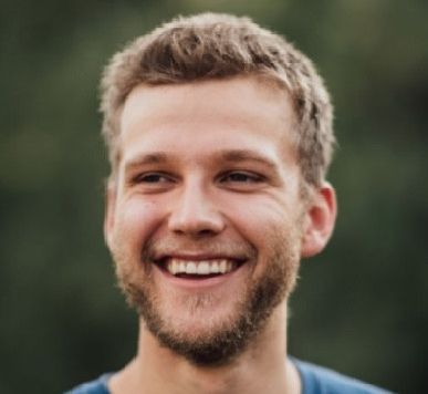 hegedus_headshot.jpeg