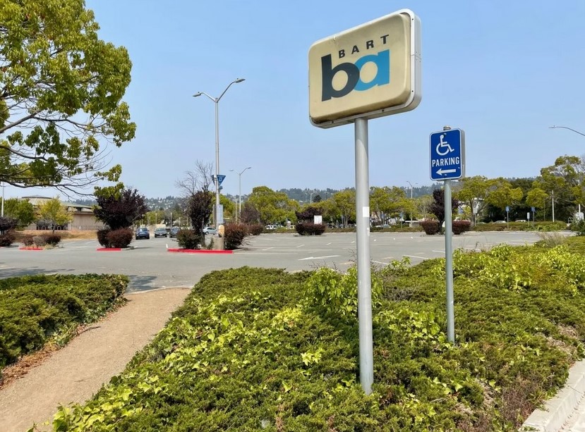 BART sign near transit parking lot