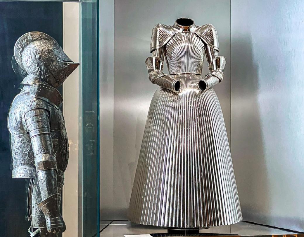 Louvre Couture expo