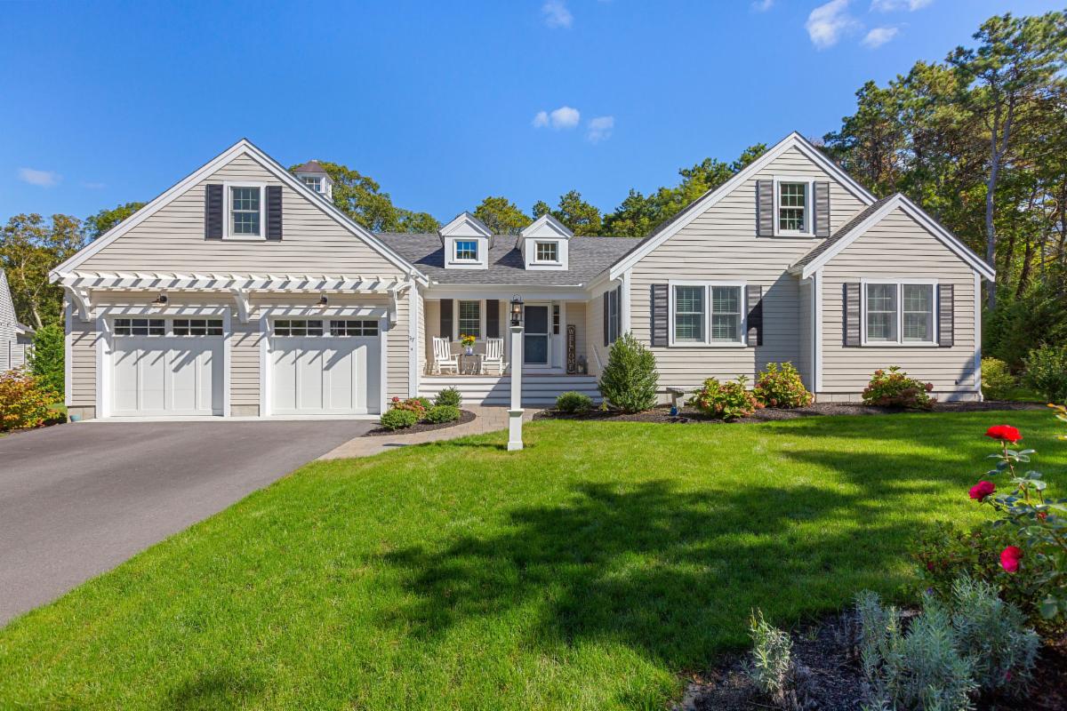 Custom Home on Winding Oaks