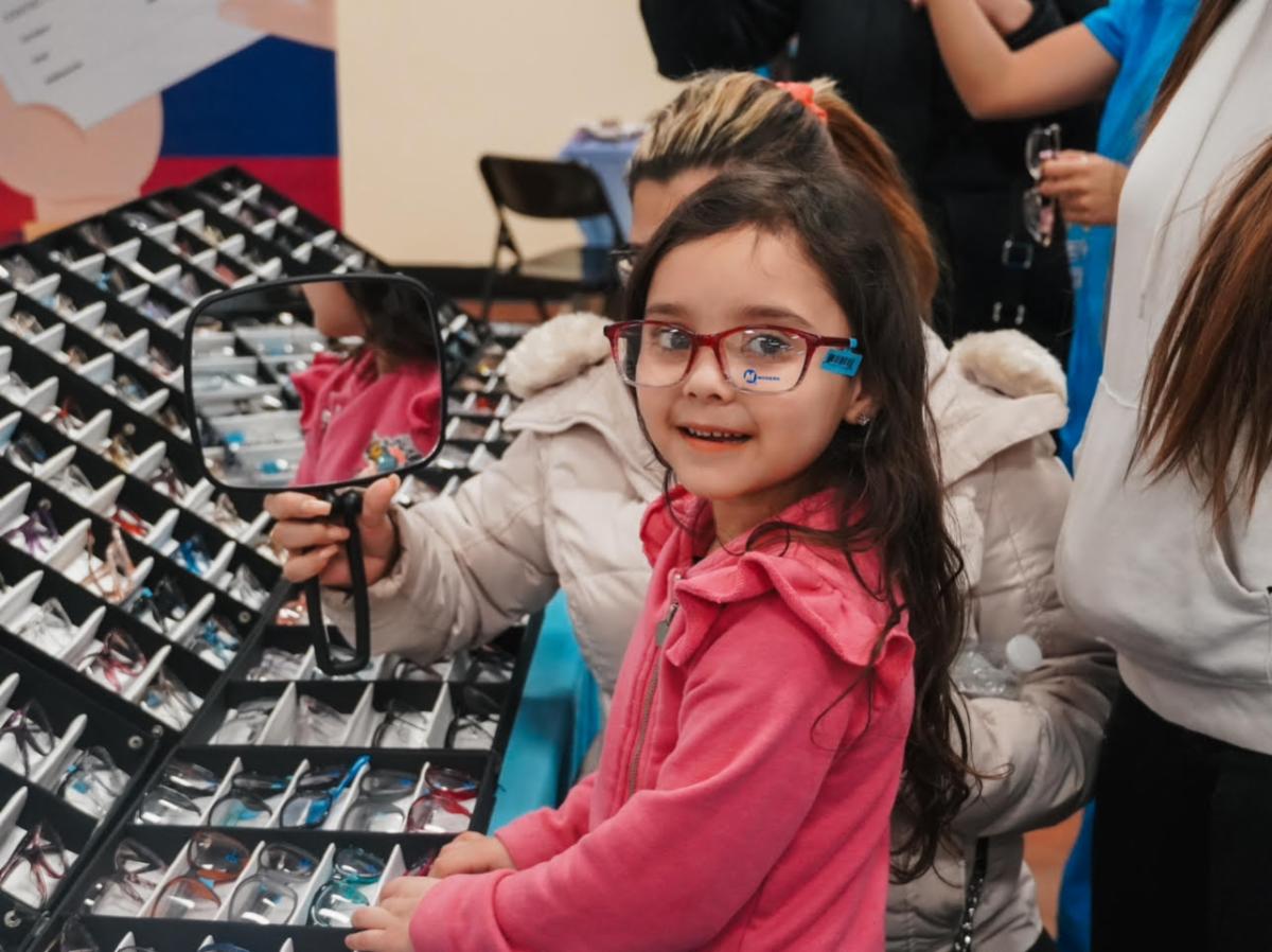 Glasses2Classes school event group photo