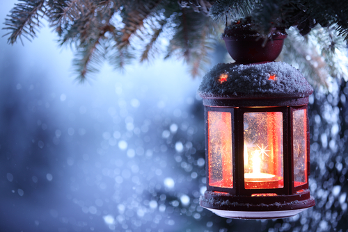 Christmas lantern with snowfall_Closeup.