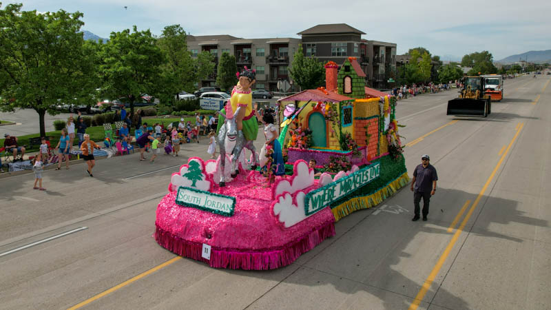 South jordan city parade float on redwood road