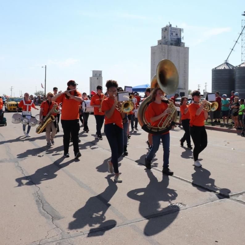 Picture of people in a marching band at Bennett Days parade.