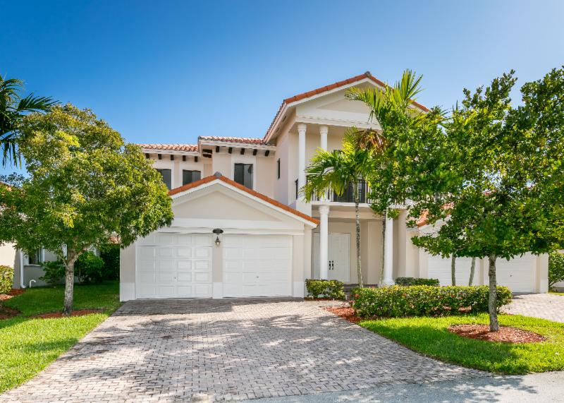 Available for SALE in Cutler Cay! 4,967 A/C sqft only 569K