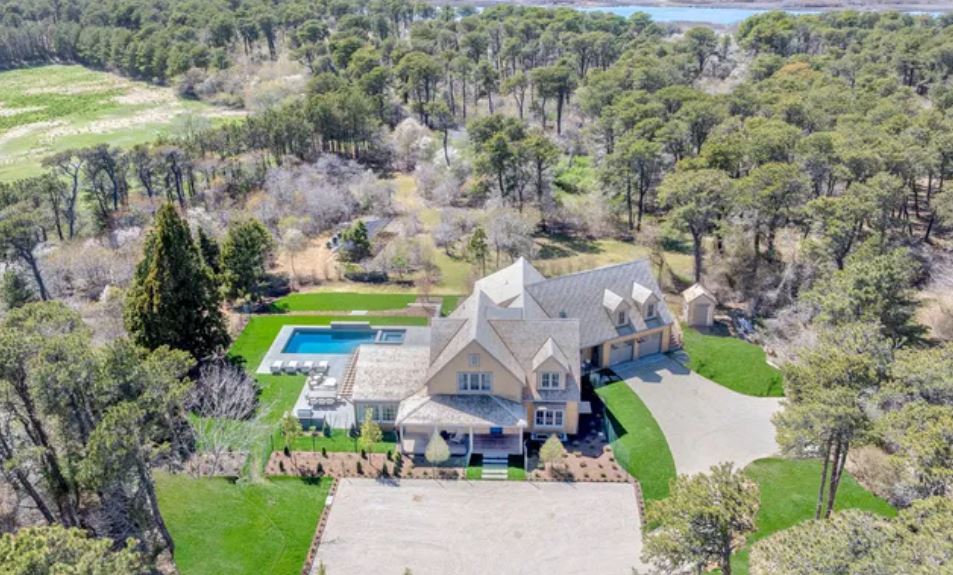 15 Deer Run Road