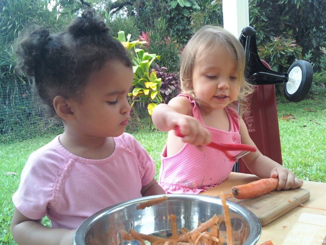 girls food carrots cooperation