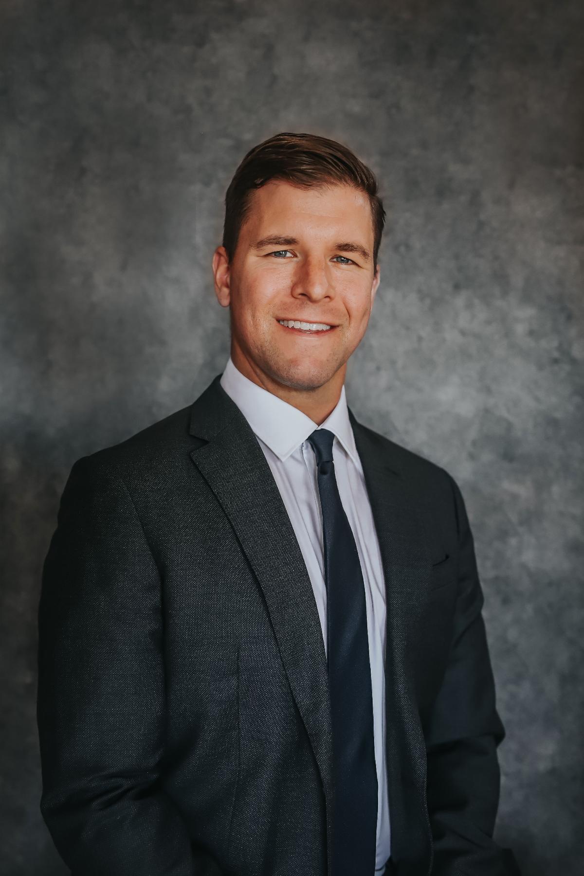 Dr.RyanKunkelHeadshots-25.jpg
