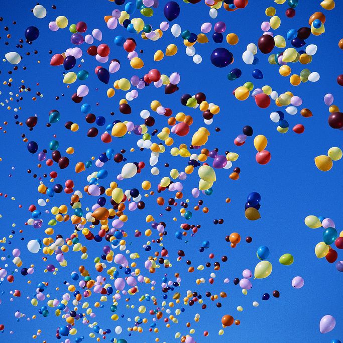 balloons_flying.jpg