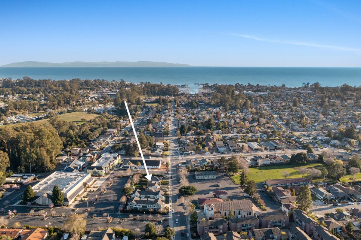 Coveted Seabright, Santa Cruz! 1Level home on huge parcel!