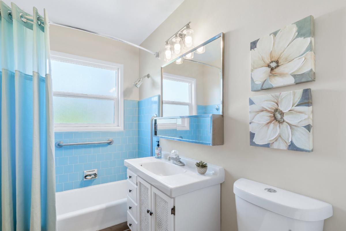 Coveted Seabright, Santa Cruz! 1Level home on huge parcel!