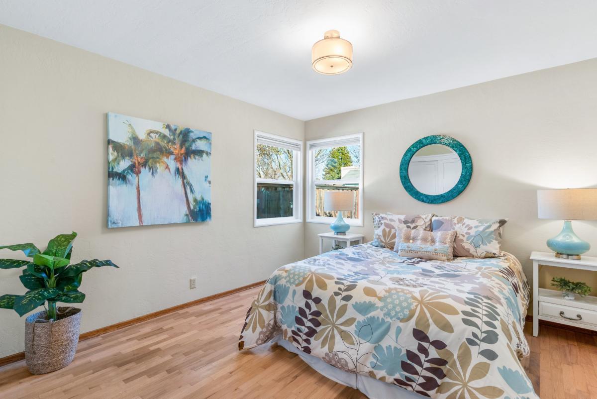 Coveted Seabright, Santa Cruz! 1Level home on huge parcel!