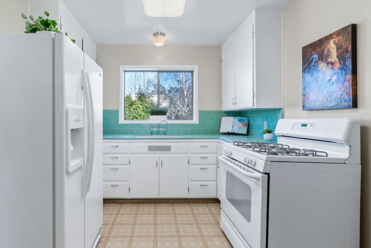 Coveted Seabright, Santa Cruz! 1Level home on huge parcel!