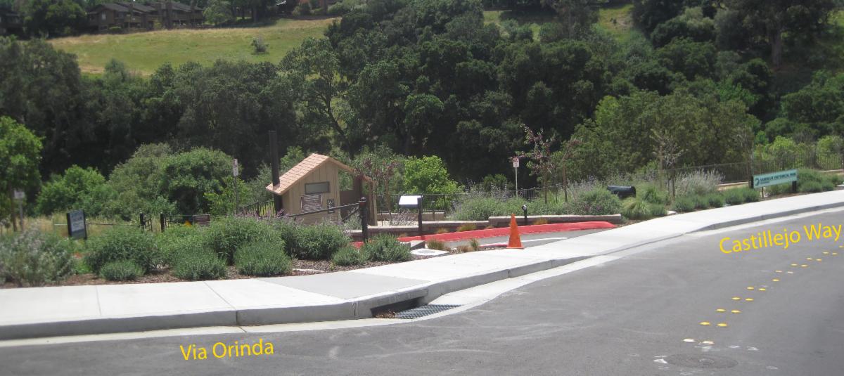 Via Orinda Entrance labelled