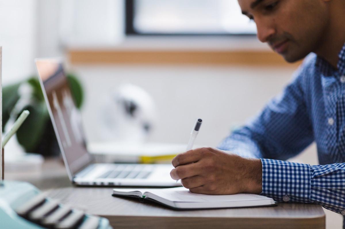 Man with notebook and laptop