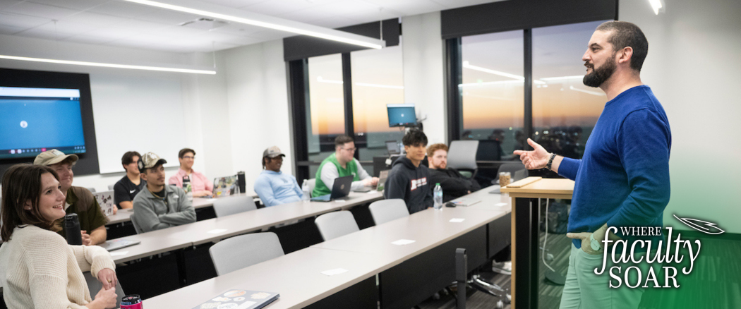 Joe Trahan teaching his sports media relations class at UNT at Frisco