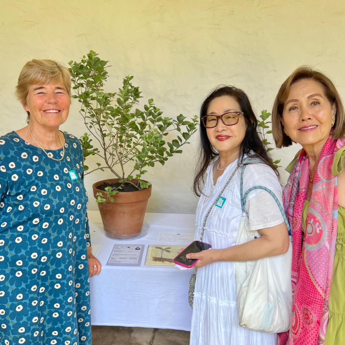 Susie, Kaoru, Shirley with Dona's plant in the show