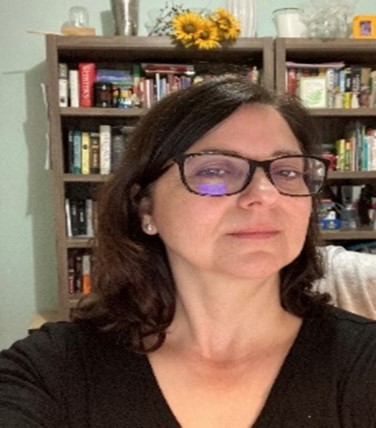 picture of a woman with glasses