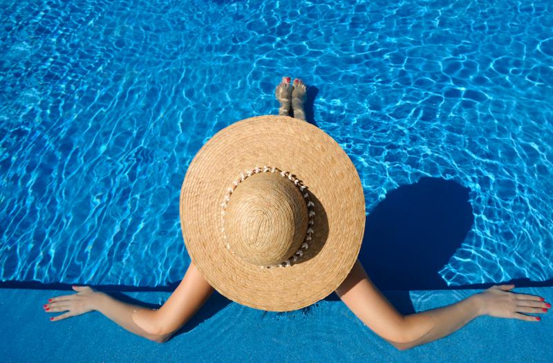 woman_hat_chillin.jpg