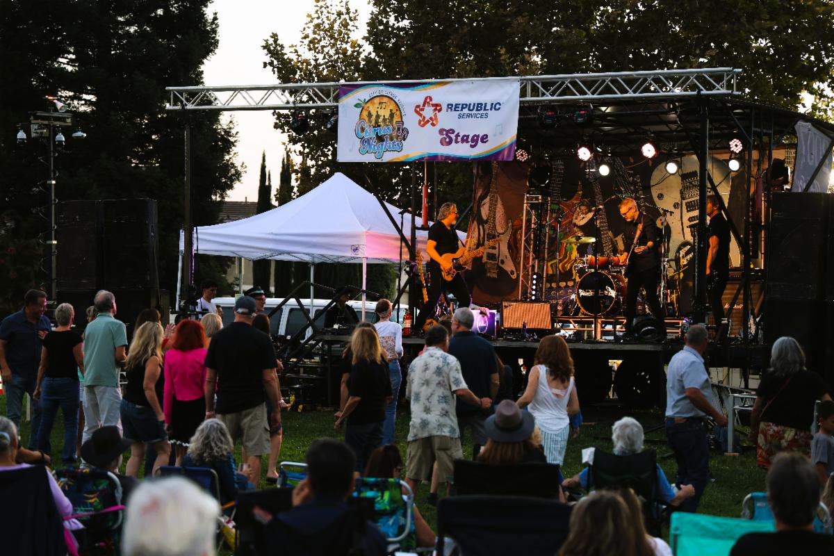Citrus Nights crowd enjoying live music