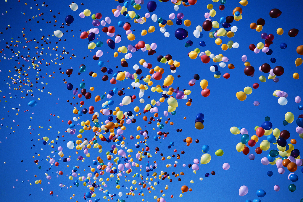 balloons_flying.jpg