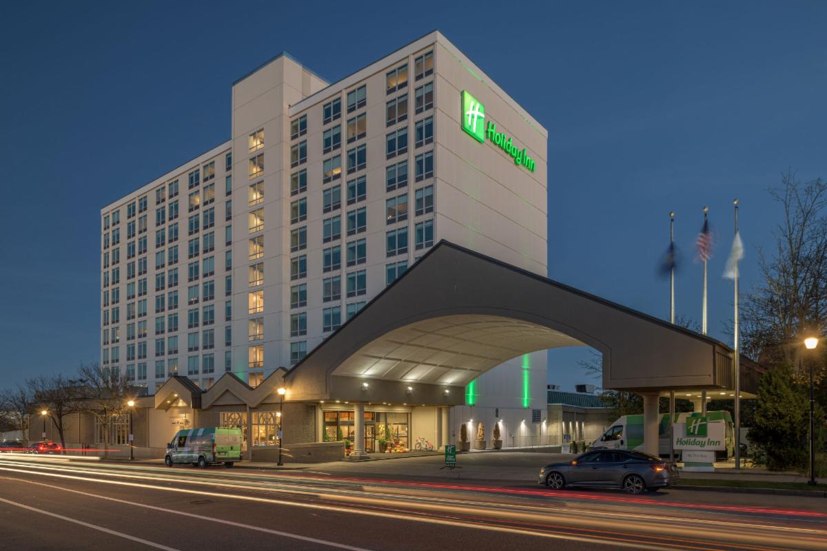 Image of Holiday Inn By The Bay