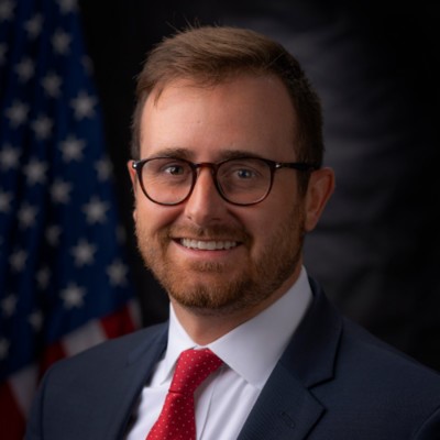 Headshot of Travis Voyles.