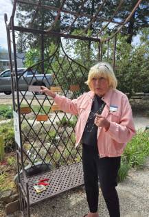 A UC Master Gardener of Nevada County explains about memorial plaques in the demonstration garden.