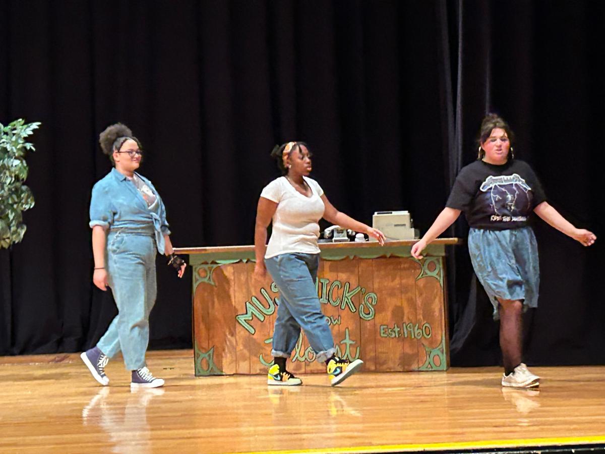 Urchins Lillianna Walton, Amaiya Davis, Six Thompson