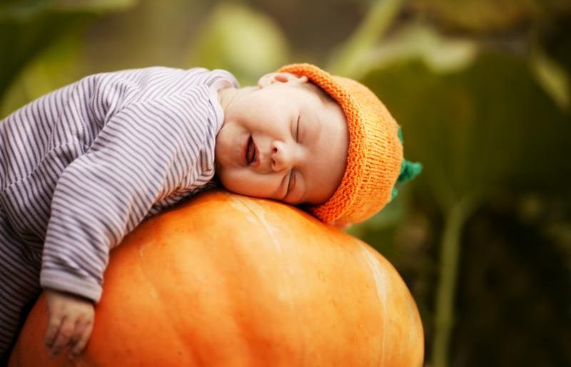 baby_sleeping_on_pumpkin.jpg