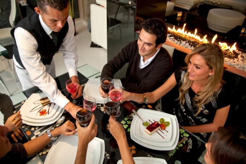 people_toasting_restaurant.jpg