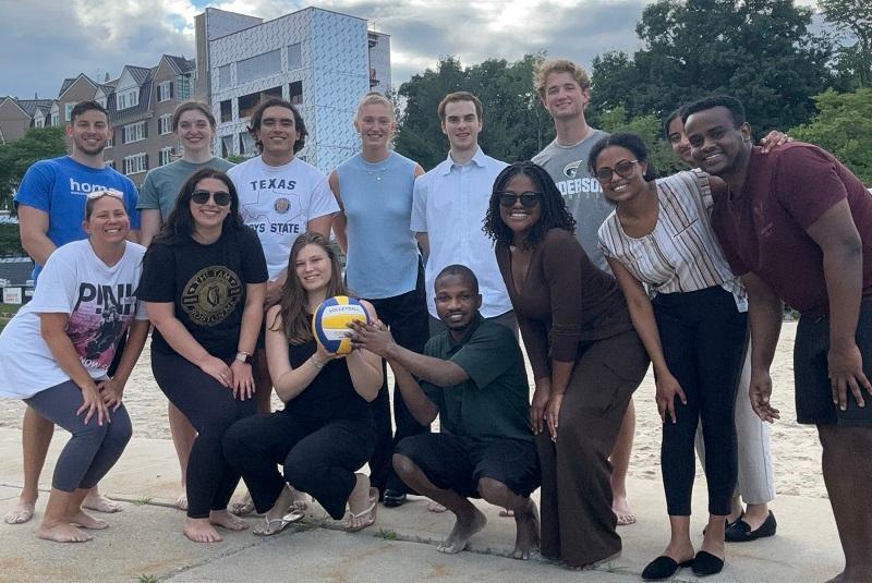 Members of the McManus and Soni Labs at a Volleyball Match