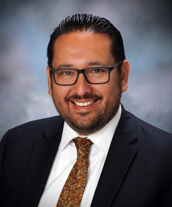 Dr C_sar Morales-cr-sm.jpg